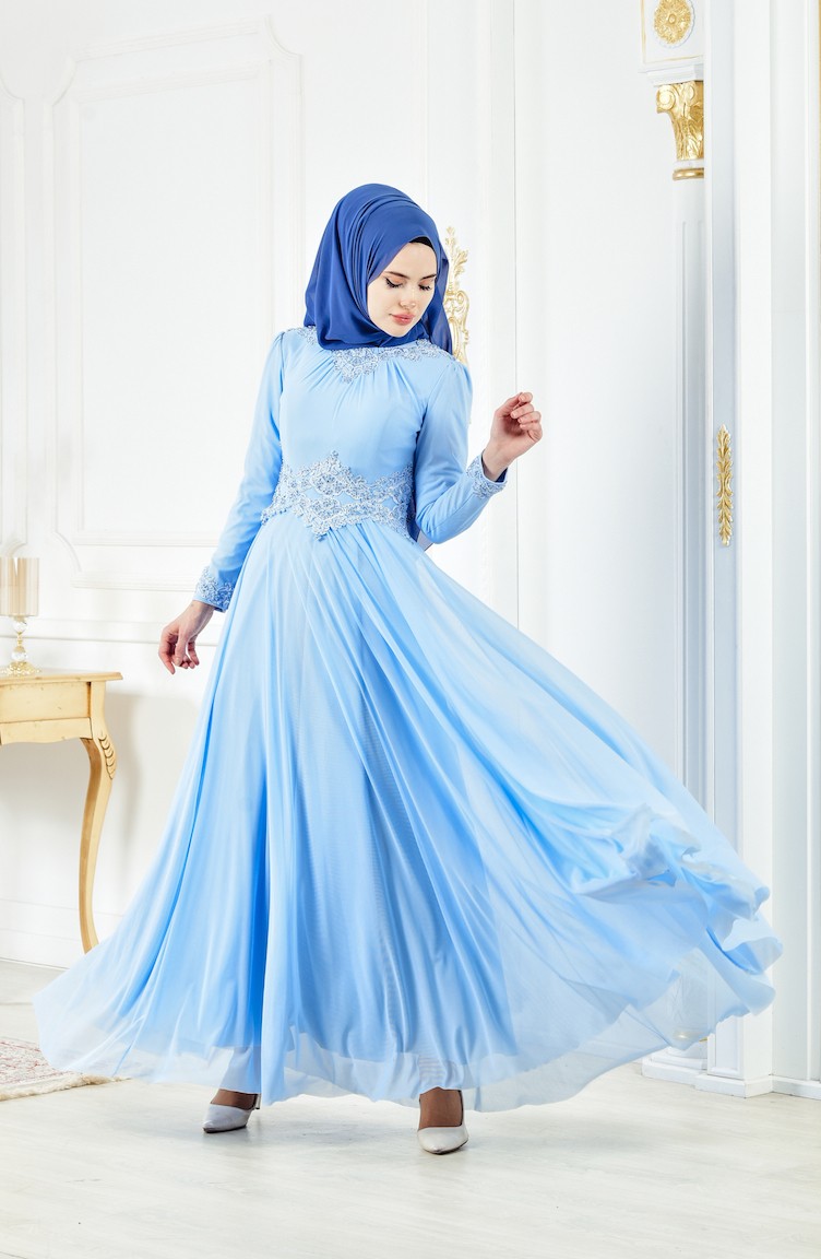 فستان سهرة يتميز بتفاصيل من الدانتيل 1108-02 لون ازرق فاتح 1108-02 |  Sefamerve