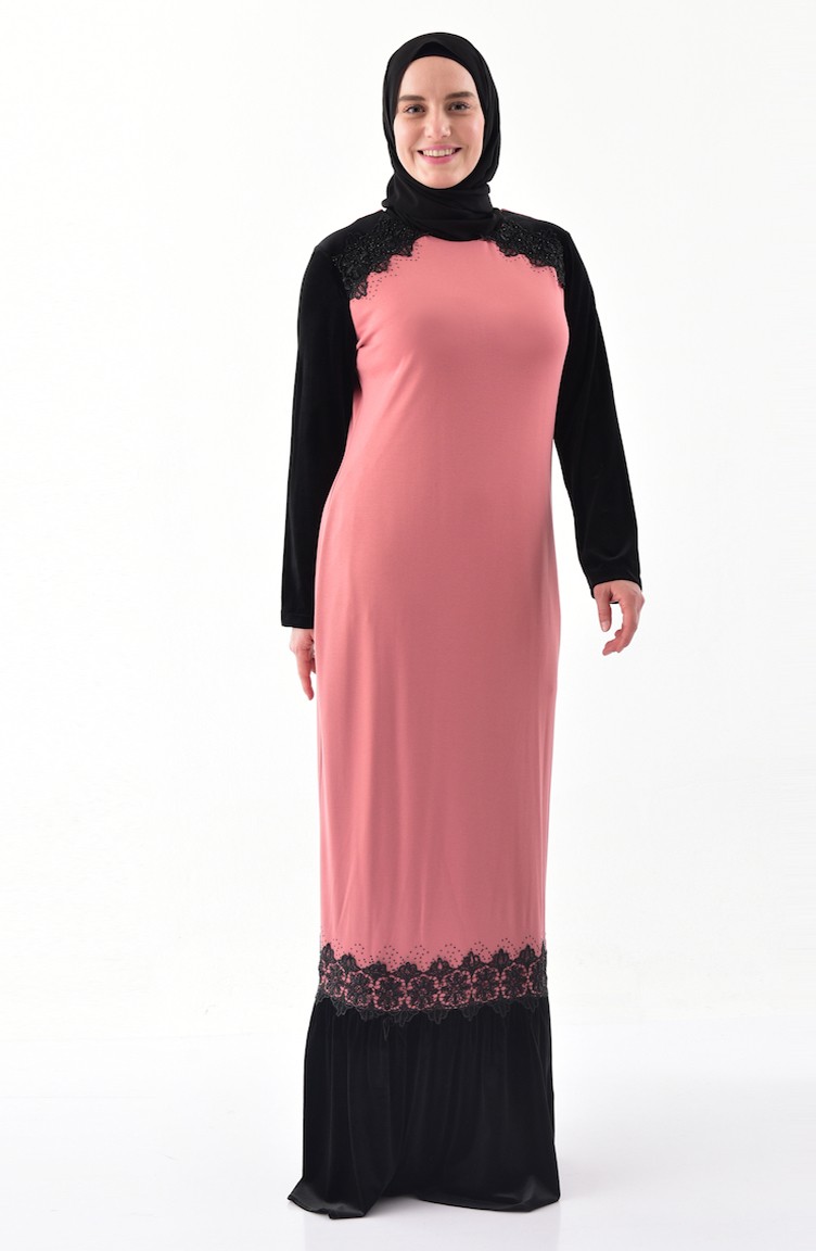 فستان مخمل يتميز بتفاصيل من الدانتيل بمقاسات كبيرة 40371-02لون وردي باهت  40371-02 | Sefamerve