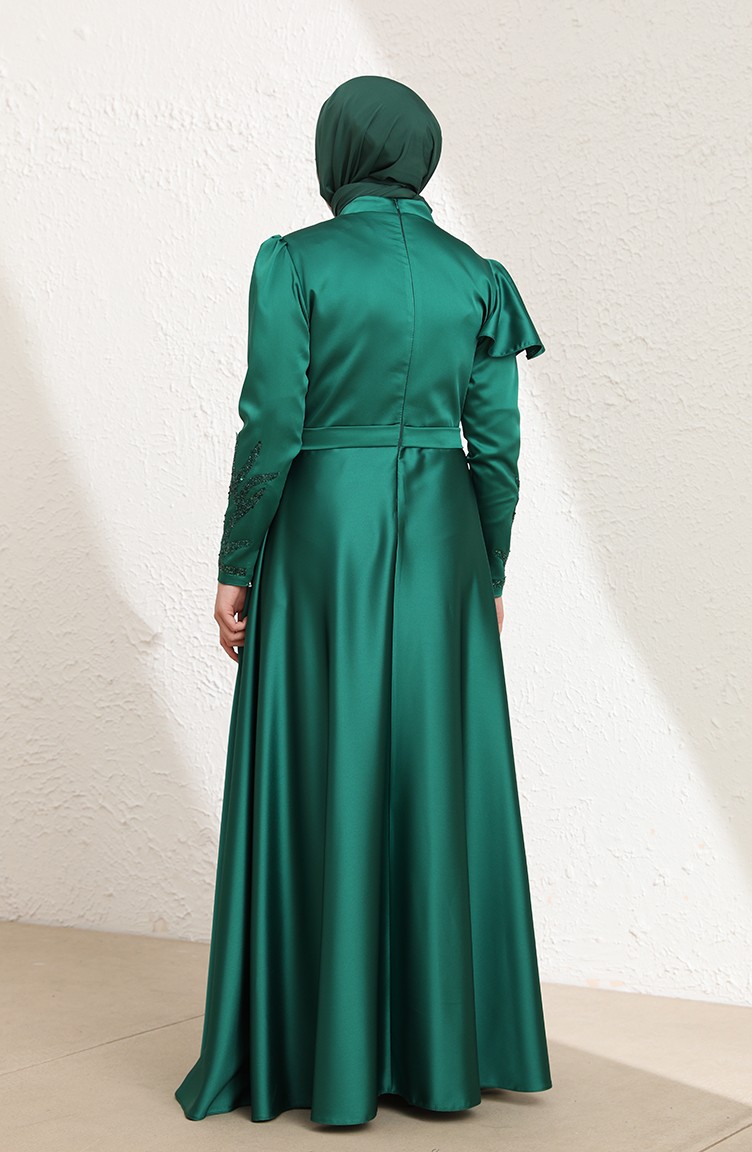 Büyük Beden Omuzu Volanlı Kolları Taşlı Saten abiye Elbise 6043-03 Zümrüt  Yeşil | Sefamerve