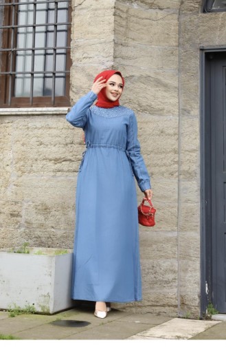 Hijab-Kleid Aus Hellem Denim Mit Perlendetail Und Perlendetail 368